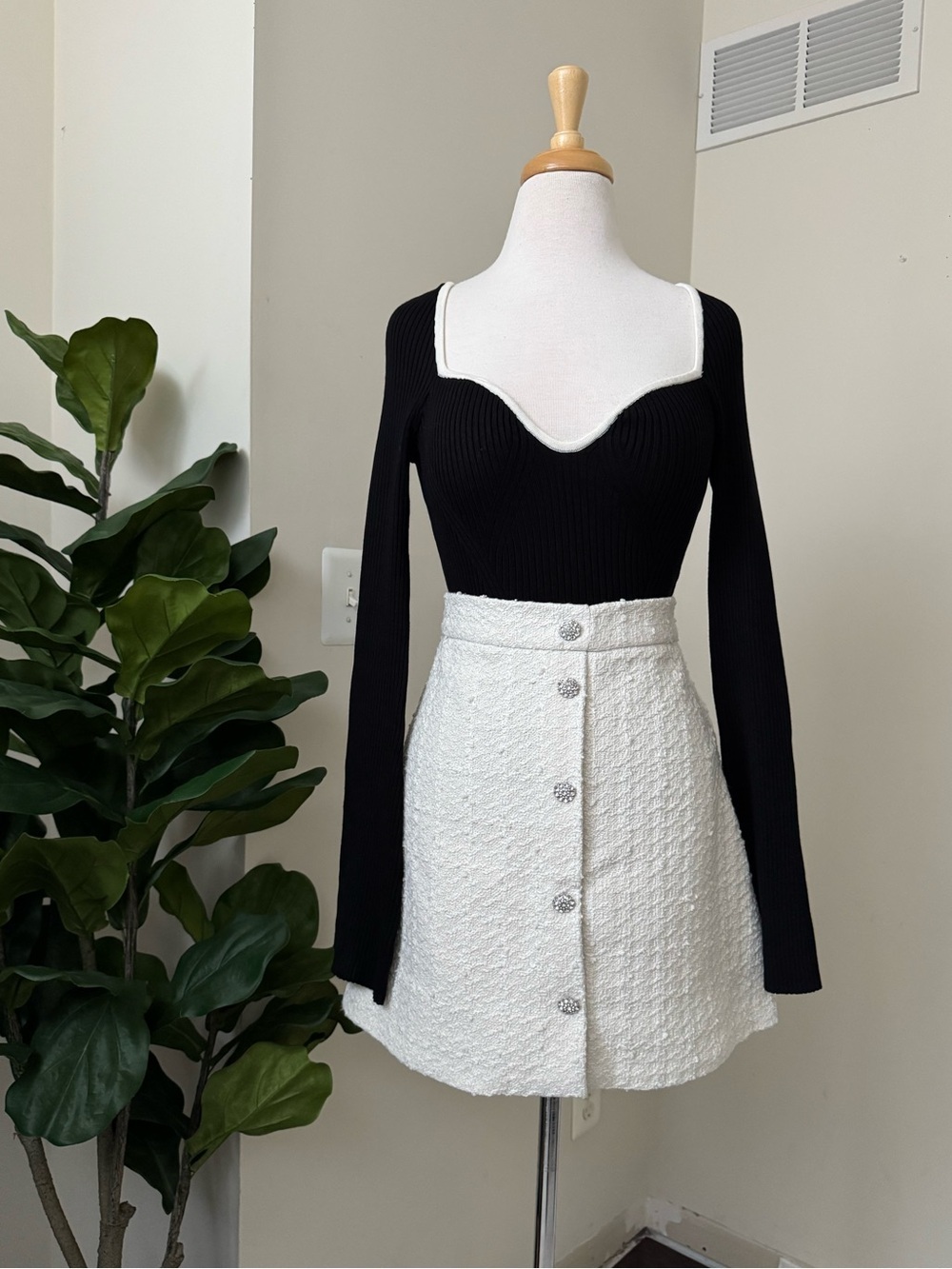 White tweed style mini Skirt - Picture 2 of 11